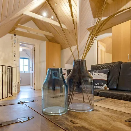 10 Person Holiday In Bl Vand