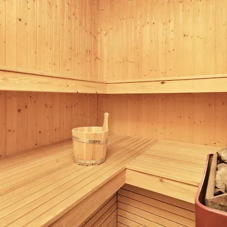 10 Person Holiday In Bl Vand